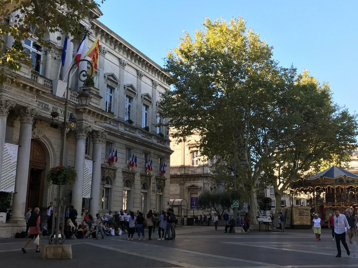 Ferienwohnung Les Coulisses De L'Horloge - Wifi - 50 M Palais Des Papes Avignon Exterior foto